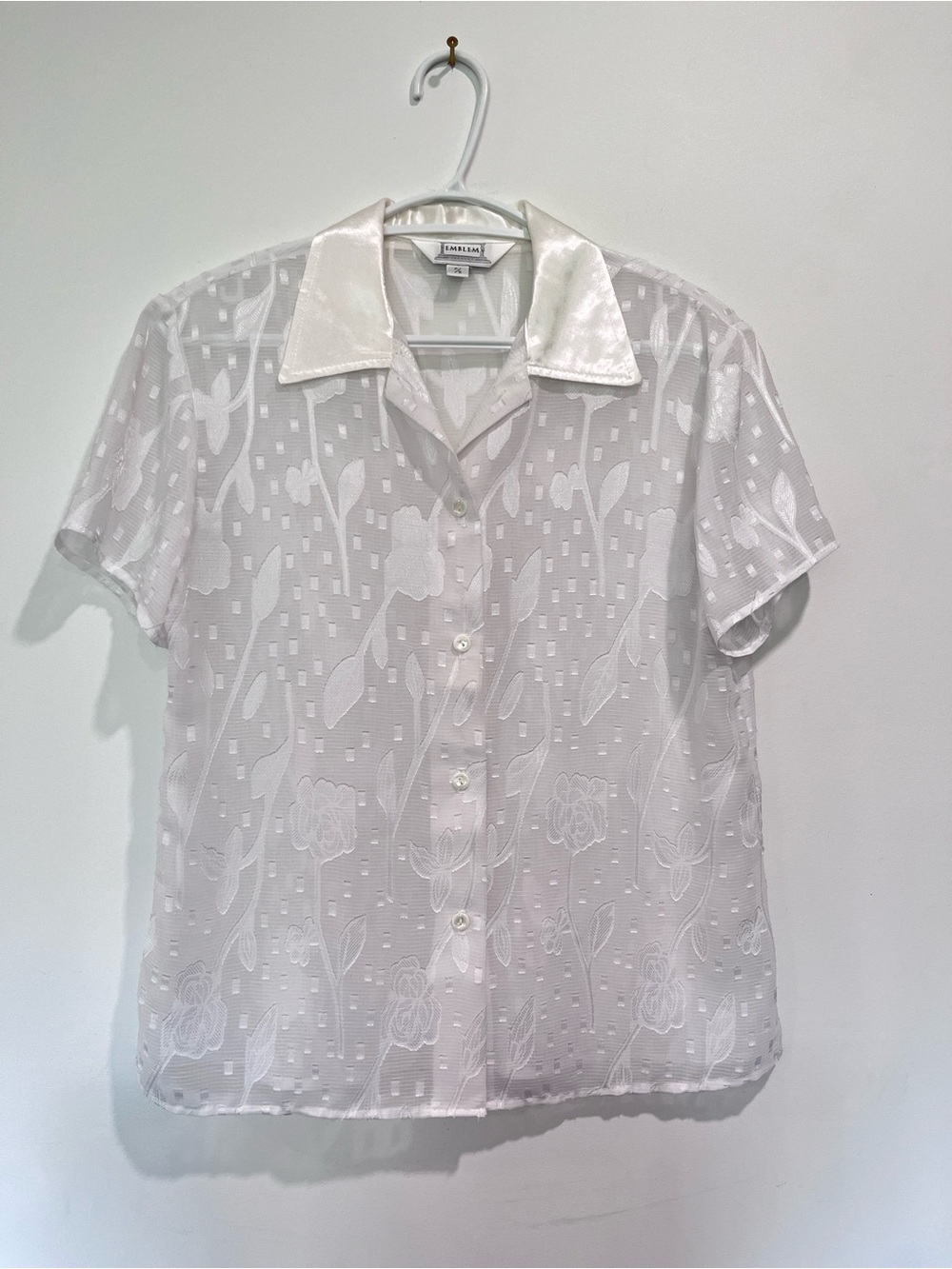Vintage 90s White Short-Sleeve Sheer Floral Button-Up Blouse Satin Collar Small